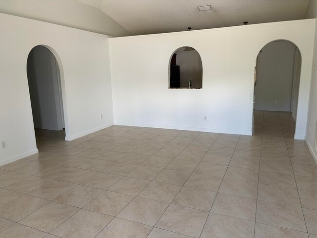 Photo - 1682 SW Glacador Ave