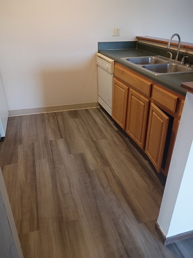 Photo - 1 Bedroom |1 Bathroom 1st Floor Unit in Oelwein - Available June! Unit 14