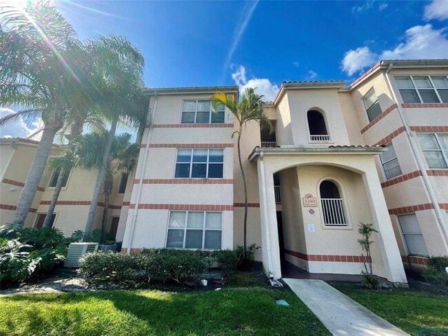 Building Photo - 3350 Pinewalk Dr N Unit #1413