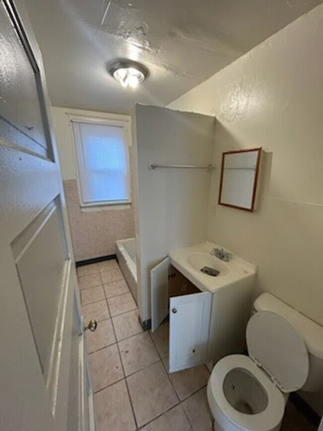 Building Photo - 1517 S 23rd St Unit 1517-A Lower Rental