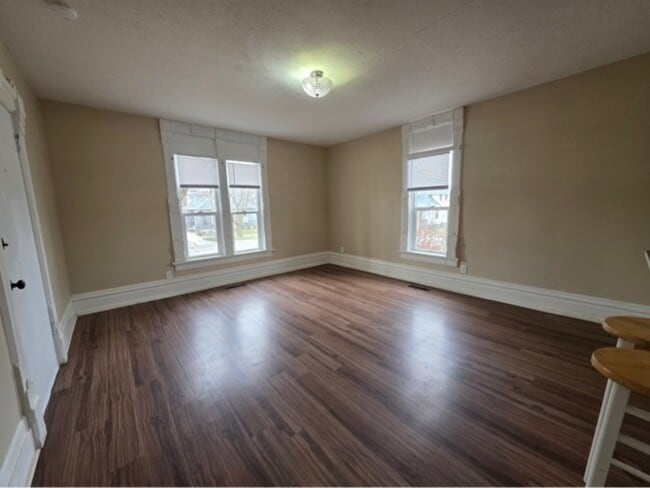 Photo - 424 W 8th St