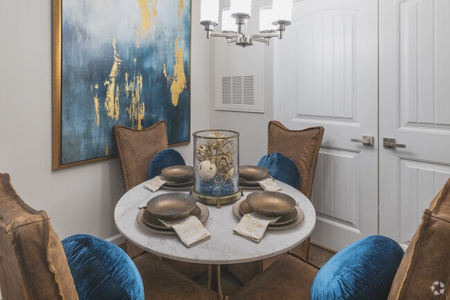 Zafiro | 2 habitaciones, 2 baños - 1096 pies cuadrados - Comedor - Harborstone