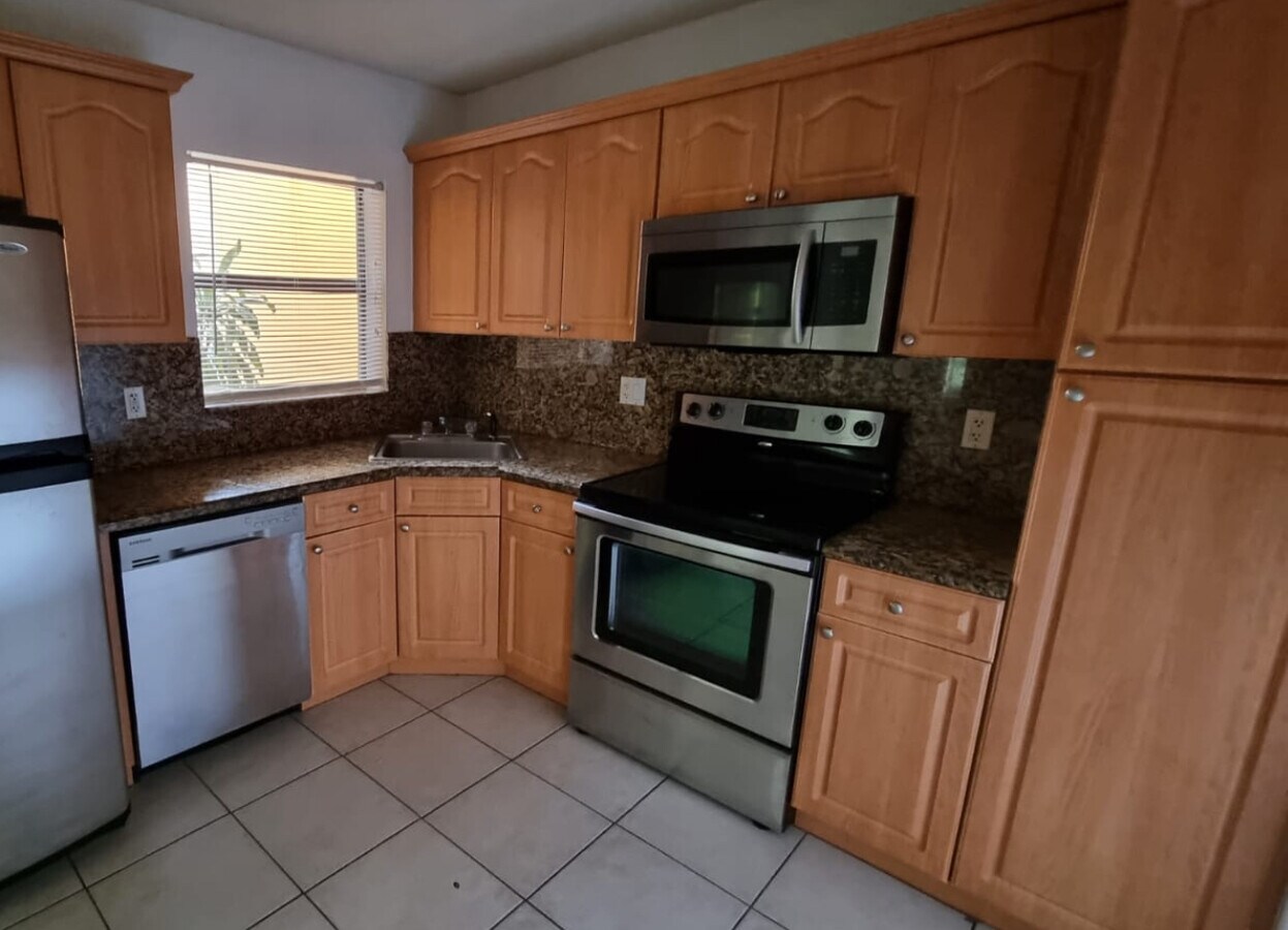 Photo - 3838 Coral Tree Cir Unidad 3838