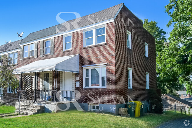 Building Photo - Charming townhome for new residents!