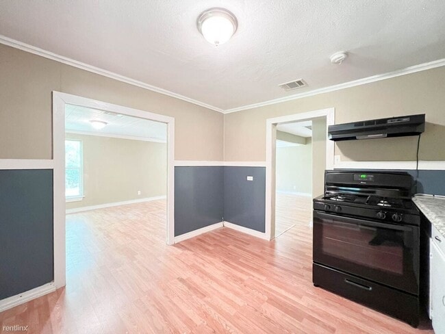 Photo - 636 N Wilcox St
