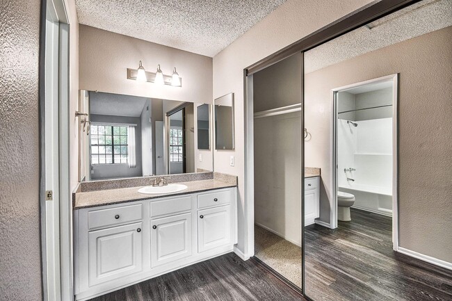 Photo - Oak Tree Court Apartment Homes