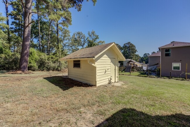 Building Photo - 711 Cherokee Dr