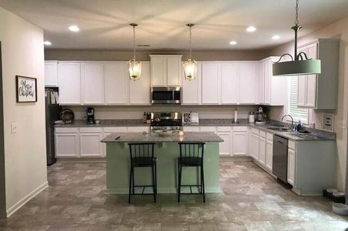 Photo - 4Bed/2.5Bath 2729 sq ft home located in Burnside Farms