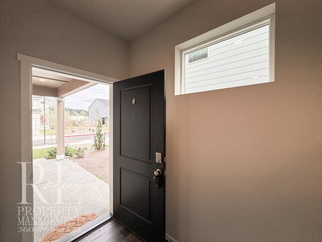 Photo - Bright 2024-Built Home with Modern Finishes & Fully Fenced Yard