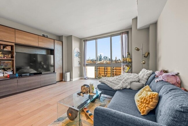 Building Photo - 800 Jackson St Unit 707