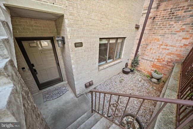 3895 Steppes Ct Unit 3895B