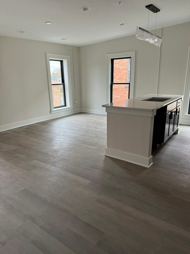 Photo - 106 E Erie St Unit 3A