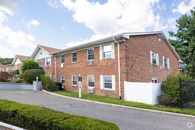 460 Old Town Road - 460 Old Town Rd