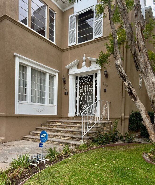 Building Photo - 378 S La Jolla Ave