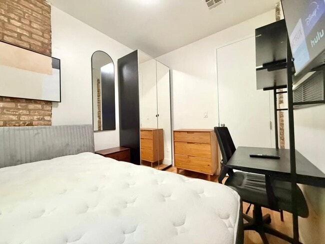 Photo - Nice room in a good neighborhood Unit 1R