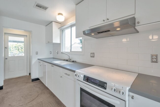 Photo - Scottsdale 2 bed 2 Bath Home - With a Pool!!!