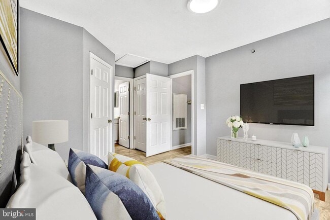 Photo - 43585 PATCHING POND Sq