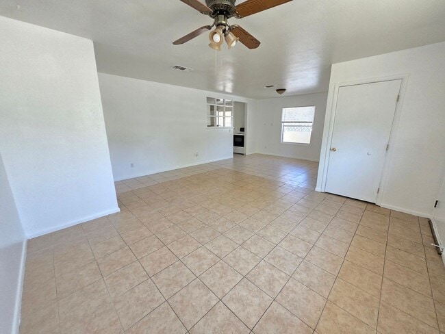 Photo - 1219 W Summit St