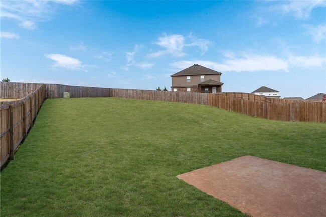 Photo - 4 bedroom 2.5 bath in Lowell-south of Promanade