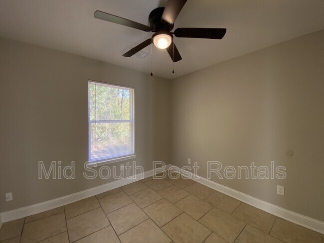 Photo - 301 Clint Rd