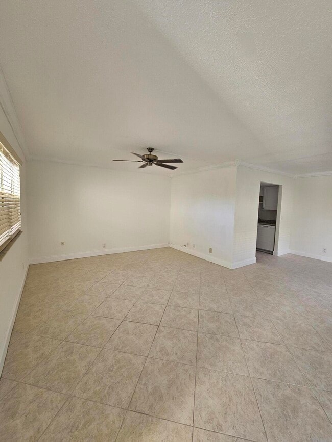 Photo - 211 Saxony Ln Unit 211