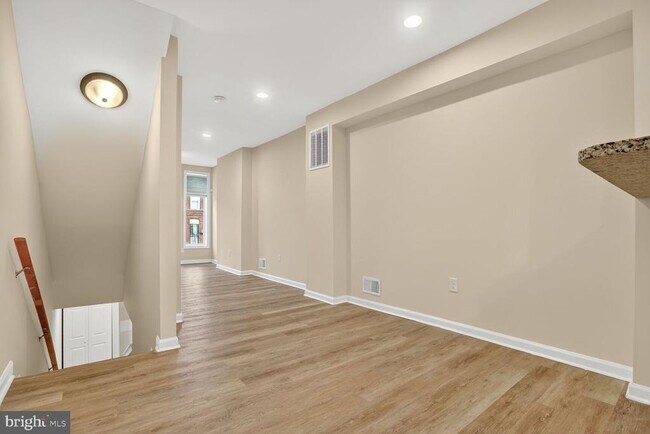 Photo - 1105 W Hamburg St