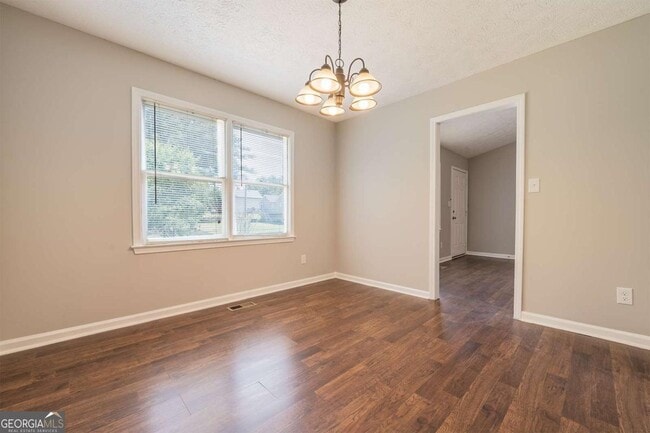 Photo - 493 Silverthorne Cir