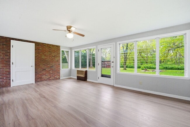 Photo - 3233 Brady Ln