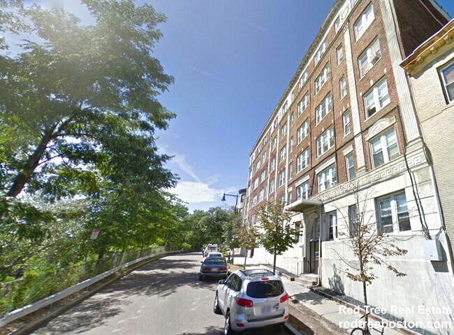 1687 Commonwealth Ave Unit 32