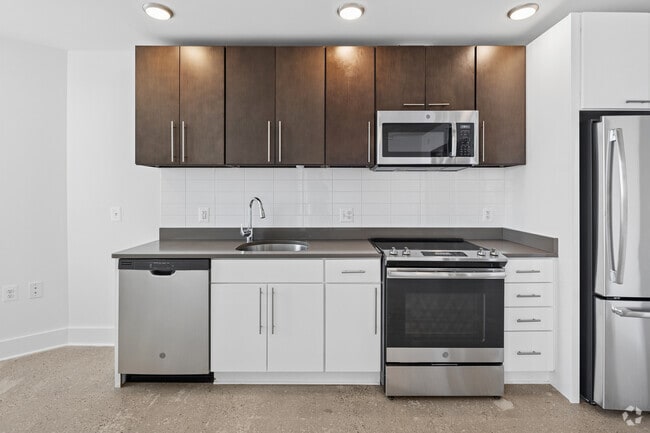 1BR, 1BA - 720SF - Kitchen