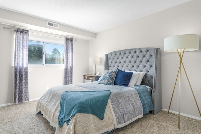 THE VANTAGE APARTMENTS