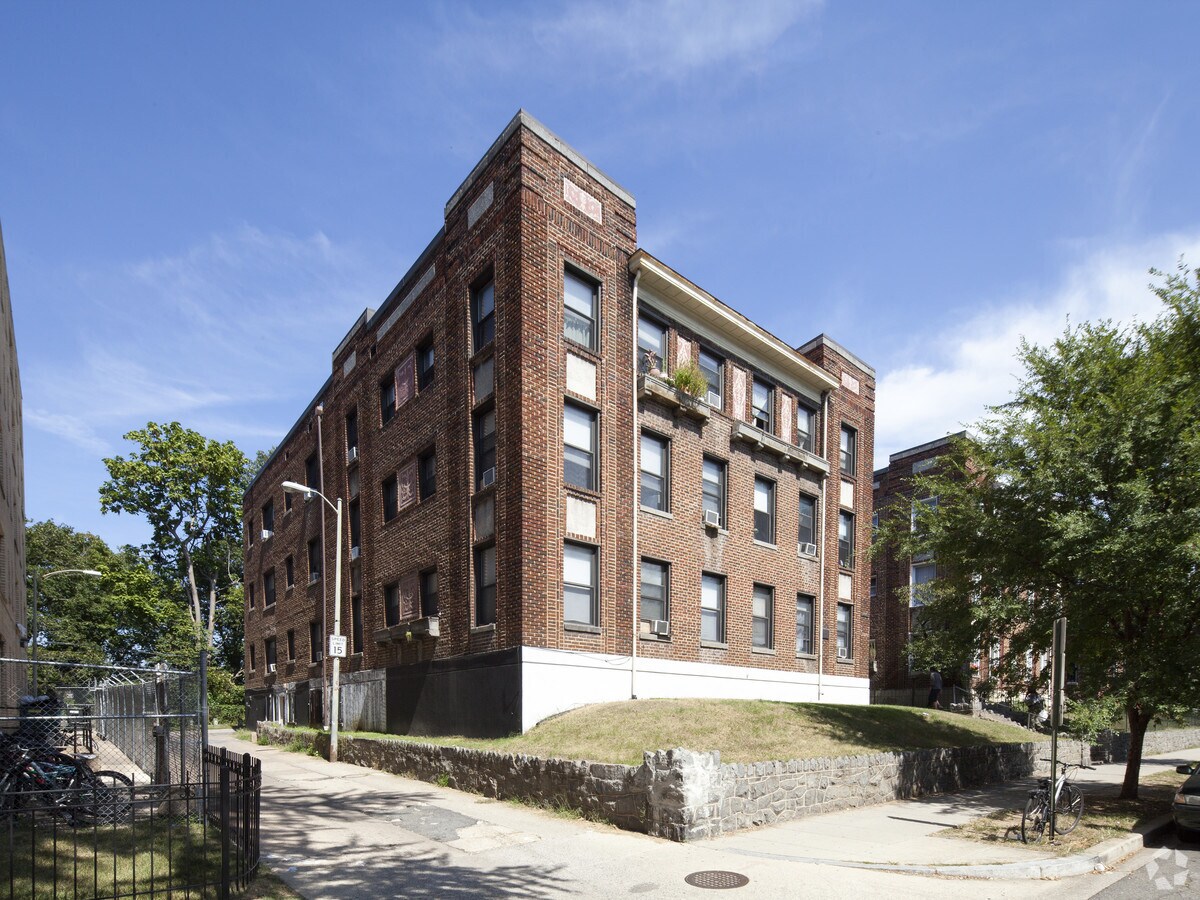 Photo - 1445 Spring Rd NW