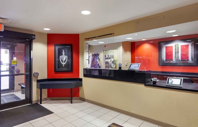 Photo - Furnished Studio-Madison - Junction Court