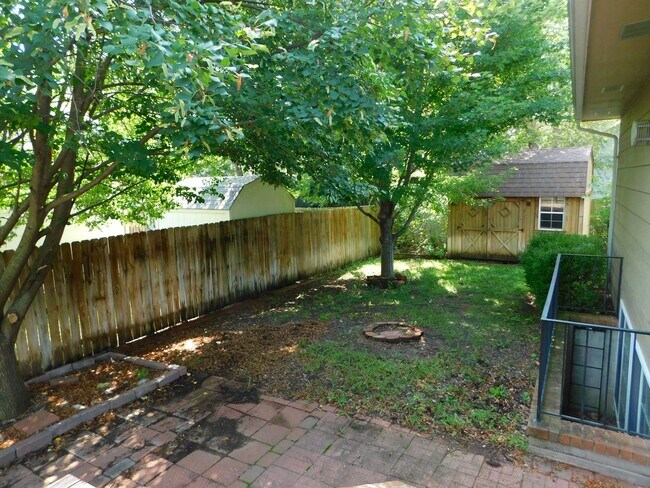 2320 Gentry Ln