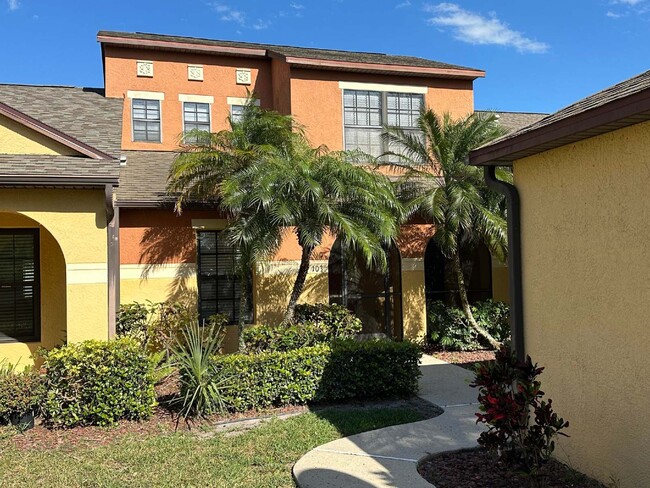 910 Luminary Cir