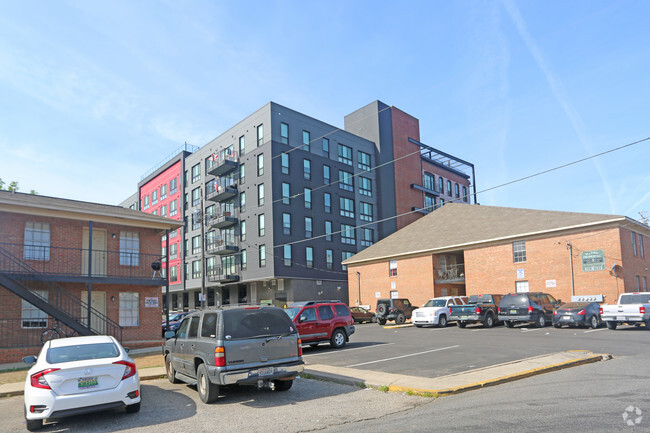 Building Photo - Hub Tuscaloosa Rental