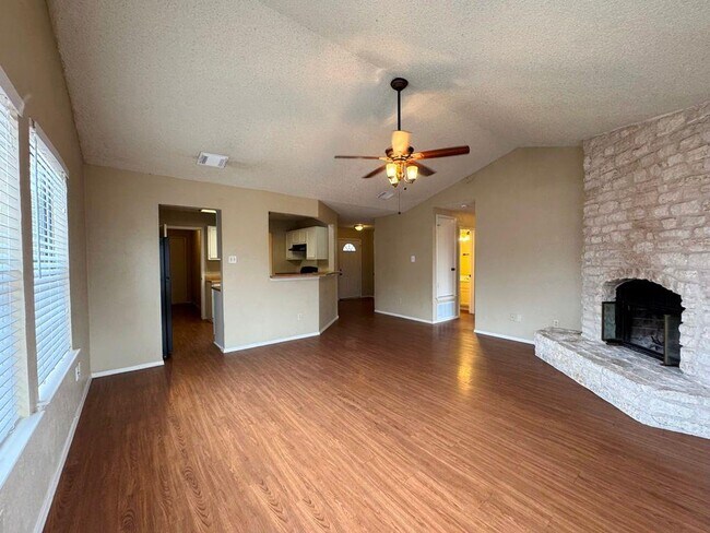 Photo - 1002 Great Britain Blvd