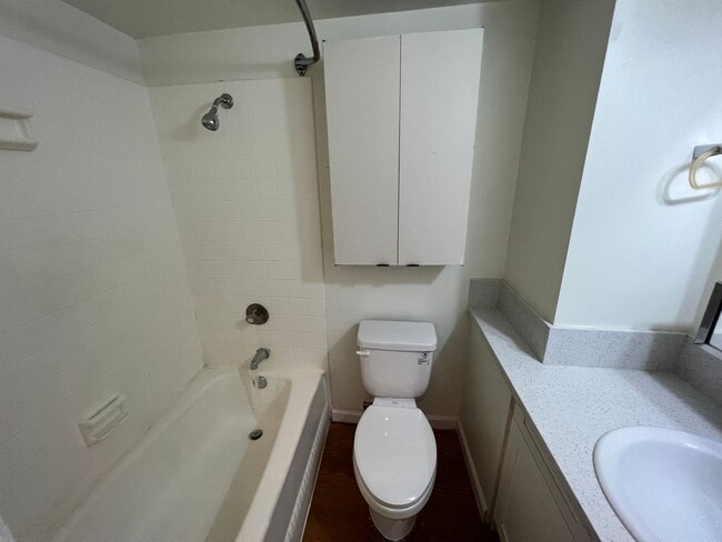 Photo - Studio unit with washer/dryer available located in the center of Waikiki- Fairway Villa