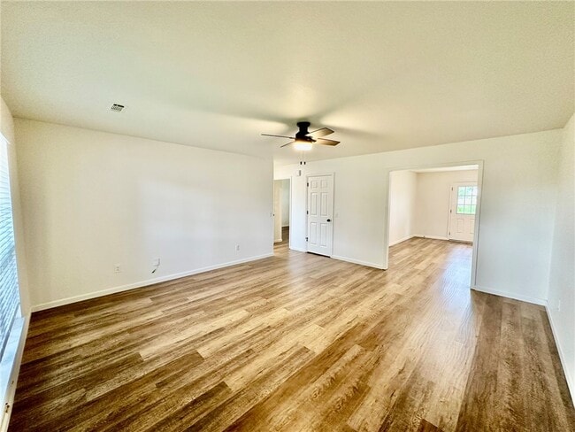 Photo - 802 E Kara Ln