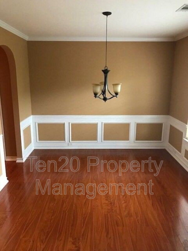 Photo - 1506 Adie St