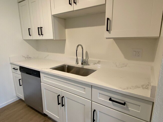 Photo - 102 Tacoma Blvd S Unit #2