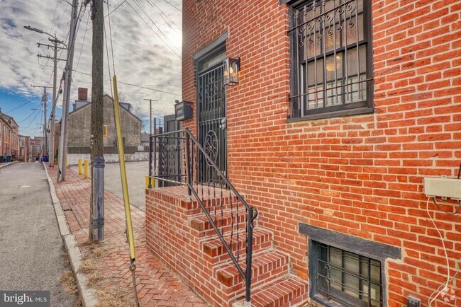 Building Photo - 644 Jasper St Rental