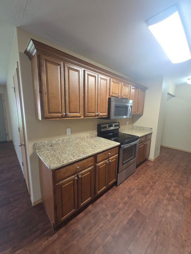 Photo - 824 W 13th St