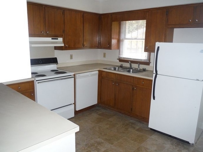 Photo - 104 Cedar Ct