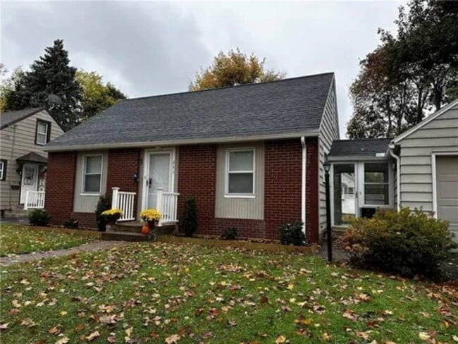 Building Photo - 251 Jerold St