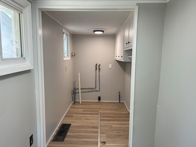 Photo - 3 Bed Single Family with Huge Kitchen and ...