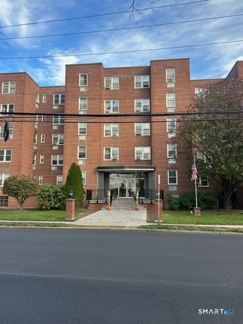 Building Photo - 39 Glenbrook Rd Unit APT 1H