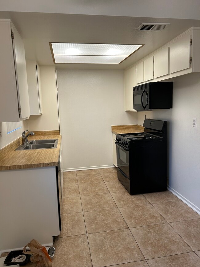 Photo - 1975 Boisseranc Ln Unit Balcony