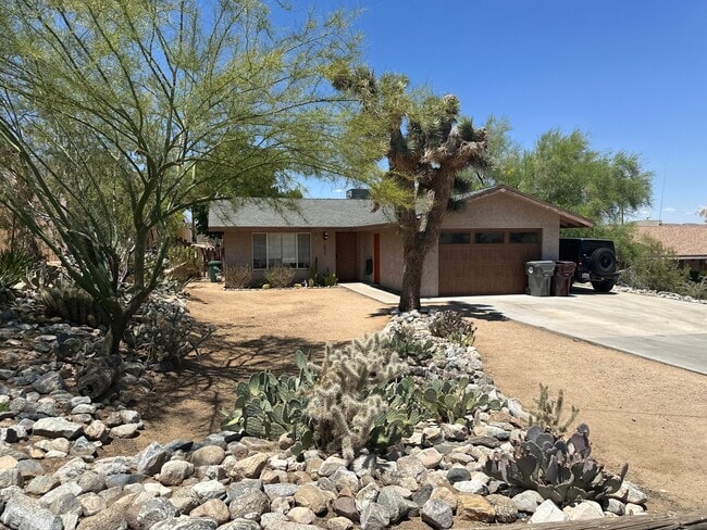 Building Photo - 6830 Conejo Ave