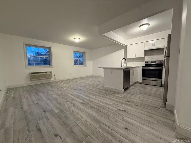 Photo - 57-14 Xenia St Unit 3